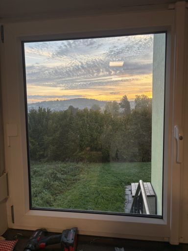 Fenster gegen Aufhebeln gesichert mit Abus Fenstersicherungen Fensterstangeschloss und Scharnierseitensicherung